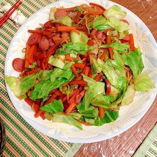 人参と魚肉ソーセージ入りの焼きそば